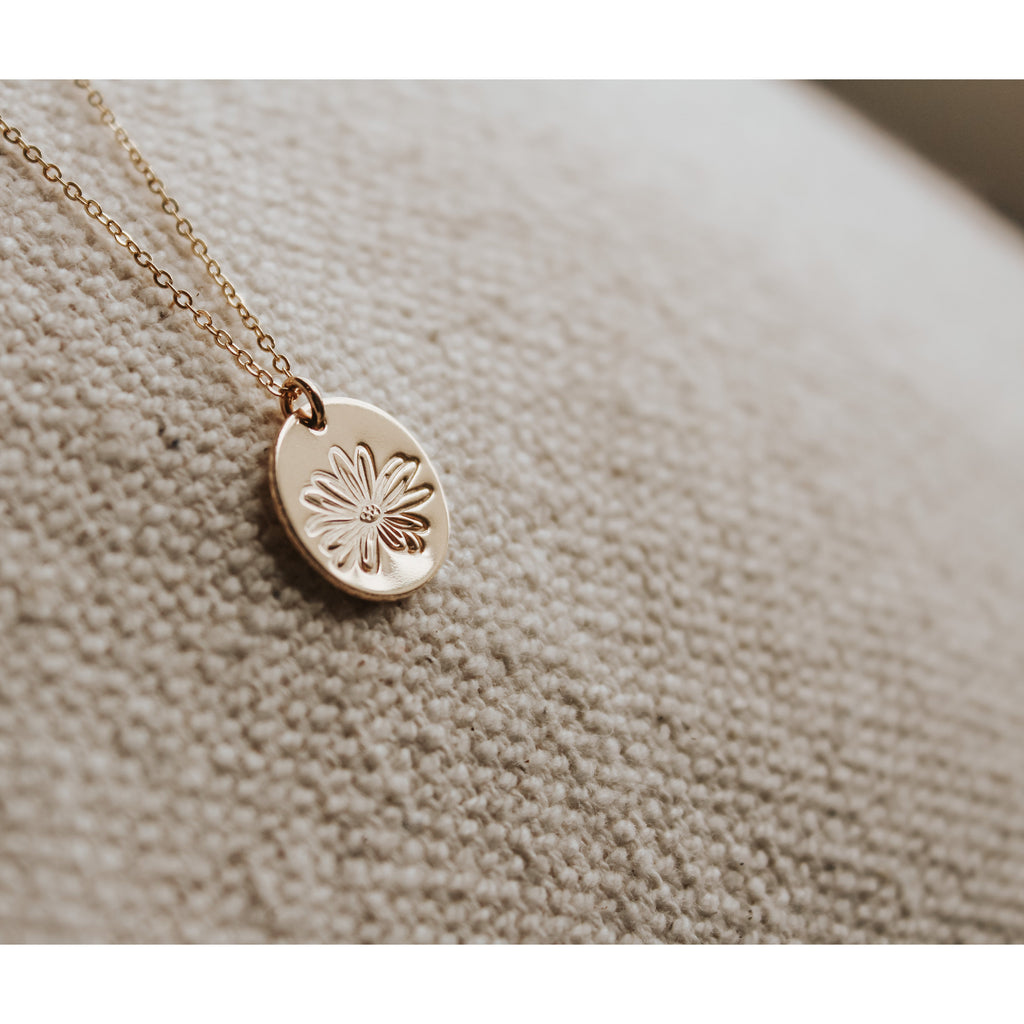 April Birth Flower Necklace - Daisy