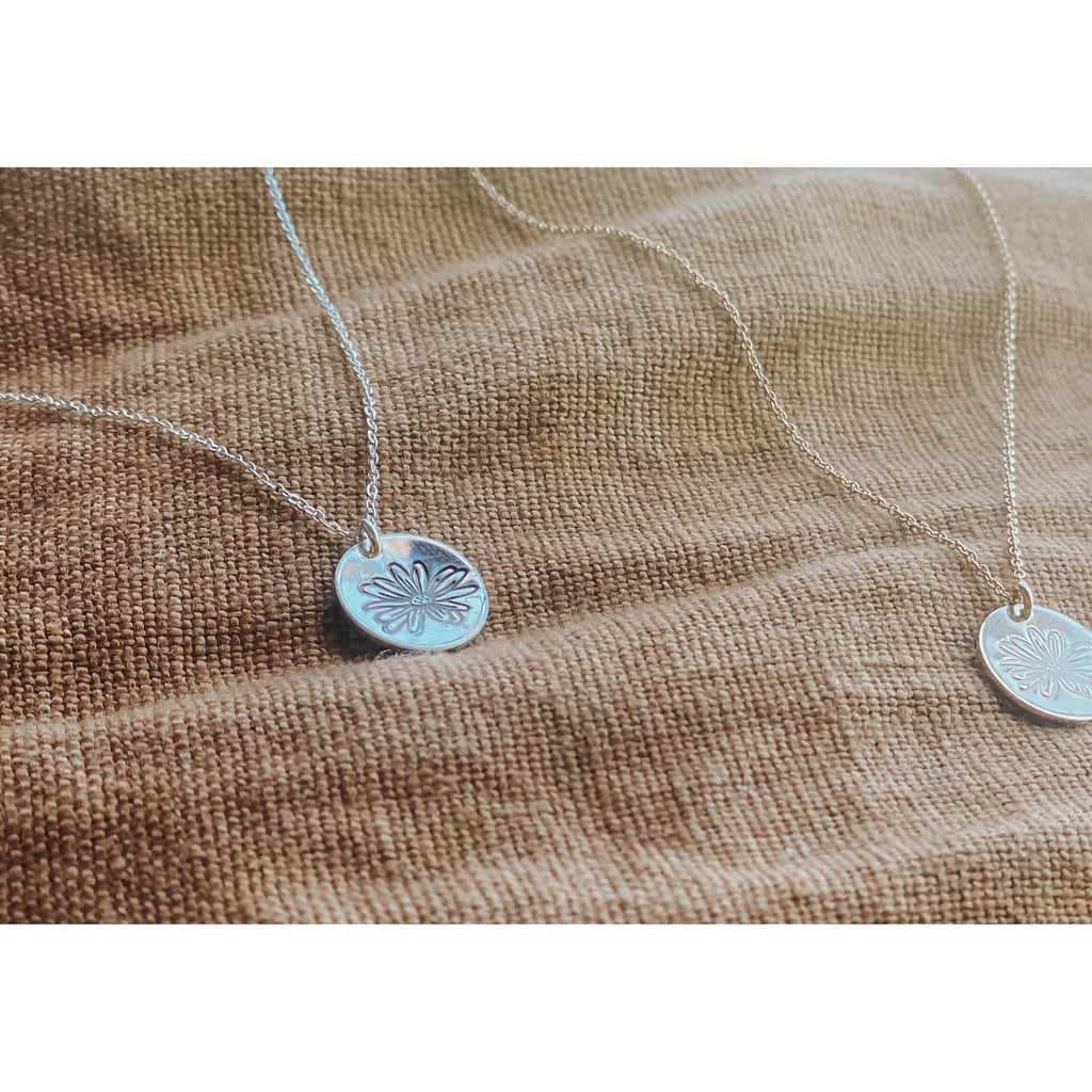 April Birth Flower Necklace - Daisy